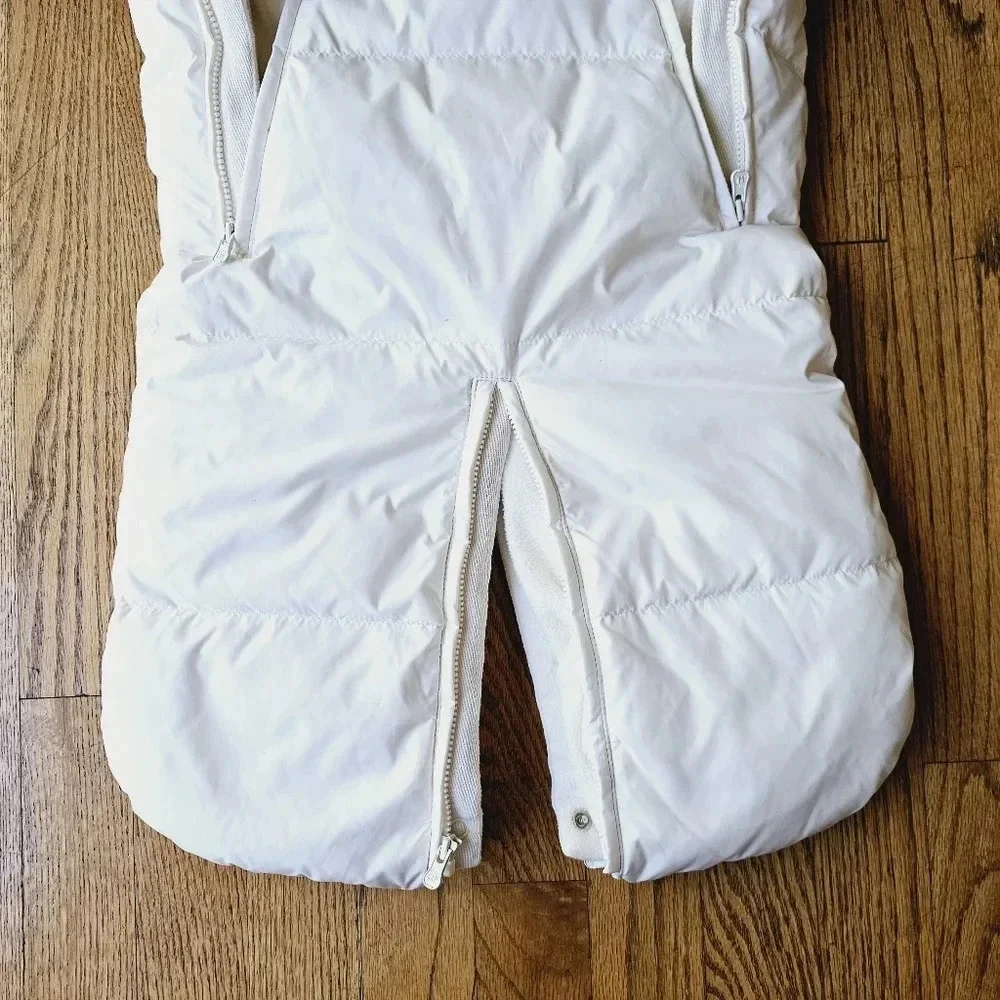 Like new GAP gender neutral puffer bunting/snowsuit baby boy girl size 3-6M